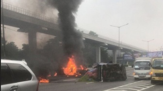 Kronologis Kecelakaan di Tol Japek KM 6, Berawal Pecah Ban Minibus: 2 Orang Jadi Korban