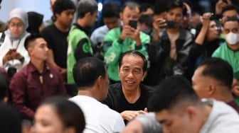 Malam-malam Jokowi Makan Mi Gacoan Di Mataram, Pesan Level 0