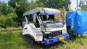 Bus Tranex Tabrak Dump Truk di Jalan Padang-Bukittinggi, Sopir dan 7 Penumpang Luka-luka