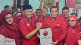 Didampingi Sang Istri, Her Suprabu Daftar Bakal Calon Wali Kota Solo lewat PDIP