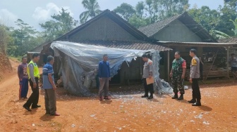 Polisi Cari Asal Usul Balon Udara yang Meledak di Atap Rumah Warga Pacitan