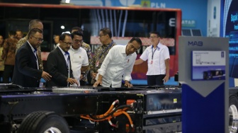 Presiden Jokowi Kunjungi Booth MAB di PEVS 2024