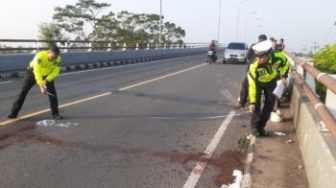 Terjatuh Saat Menyalip, Pemotor di Cianjur Terlindas Truk Hingga Kakinya Remuk