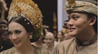 Mahalini Tampil Menawan Berkebaya Bali di Pernikahan, Rizky Febian Tersenyum Gandengan