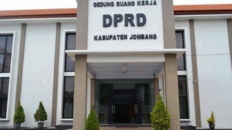 Fantastis! Seragam Anggota Baru DPRD Jombang Kuras Anggaran Ratusan Juta Rupiah