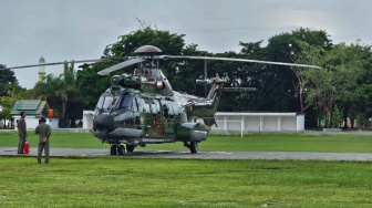 Helikopter Pembawa Bantuan Berhasil Mendarat di Latimojong, 8 Warga Dievakuasi