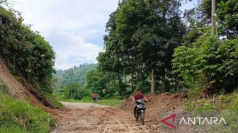 Sempat Terputus karena Longsor, Akses Jalan Desa Pulau Beringin ke Desa Tanjung Bulan Sudah Normal