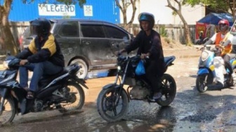 Jalan Simpang Frenky Bak Kolam, Pengendara Resah, Gak Diperbaiki Pemko Batam?