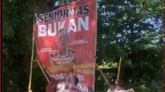 Warga Hancurkan Baliho Senioritas Saat Pengabenan Taruna STIP Marunda Asal Bali
