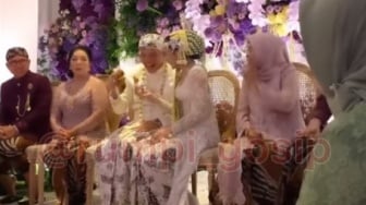 Ekspresi Nenek Mahalini Disorot Saat Dampingi Rizky Febian di Akad Nikah, Wajahnya Disebut Ngga Happy