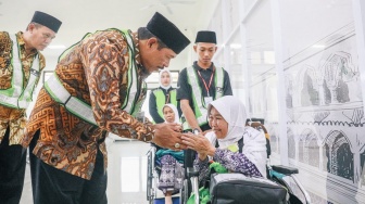 Dipermudah dengan Fasilitas 'Fast Track' Pj Gubernur Jateng Lepas 352 Jamaah Calon Haji Kloter Pertama