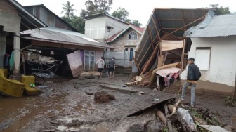 Dinas Sosial Agam Suplai 3.000 Nasi Bungkus Setiap Hari untuk Korban Banjir Bandang