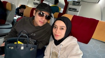 Unggah Foto Selfie Pakai Jaket Gucci Puluhan Juta, Lihat Lagi OOTD Lesti Kejora yang Harganya Bikin Geleng Kepala