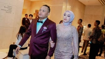 Enggak Kebanting Saat Foto Bareng Rossa, Begini Penampilan Cantik Santyka Fauziah di Acara Rizky Febian