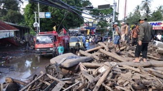 Korban Tewas Banjir Bandang di Sumbar Capai 43 Orang, Jalur Padang-Bukittinggi Terputus