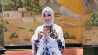 Bukan Cuma Syahrini, 5 Artis Ini Juga Hamil dan Melahirkan Anak di Usia 40 Tahun Lebih