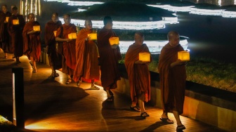 Prosesi Pelepasan Para Bhikkhu Thudong Menuju Candi Borobudur