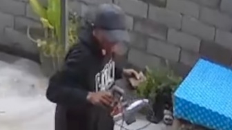 Viral Video Pria di Pontianak Nekat Curi Barang Bekas saat Warga Gelar Hajatan Pernikahan