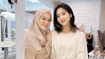 Tante dan Keponakan Sama Cantiknya, Potret Lyra Virna Bareng Zee JKT48 Dipuji Selangit