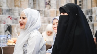 Kenakan Hijab saat Datang ke Pengajian, Dinar Candy Didoakan Istiqomah