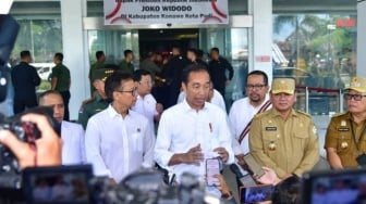 Ditabrak Paspampres, Video Presiden Jokowi Hampir Jatuh Viral