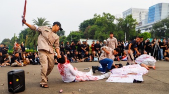 Aksi Kamisan ke-815 di Depan Istana Peringati Tragedi Semanggi dan Trisakti