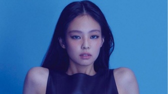 Adab Jennie BLACKPINK Merokok Vape saat Make Up Jadi Gunjingan