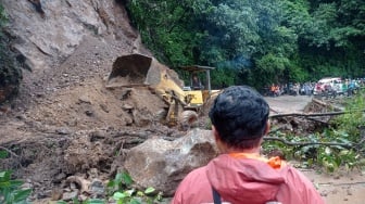 Jalan Padang-Solok Kembali Lancar, Sempat 3 Jam Putus Total Ulah Longsor Sitinjau Lauik