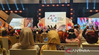 Dikenakan Iriana Jokowi saat HUT Dekranas, Tapis Lampung Tembus Pasar Nasional