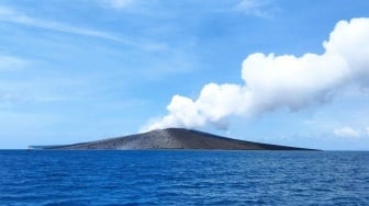 Status Gunung Anak Krakatau Turun Menjadi Waspada