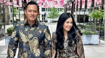 Tampil Anggun Kenakan Batik di Amerika Serikat, Annisa Pohan Padukan High Heels dengan Tas Hermes Puluhan Juta