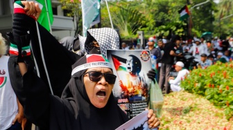 Minta Perbatasan Rafah Dibuka, Massa Aksi Bela Palestina Geruduk Kedubes Mesir