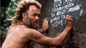 Tom Hanks Hampir Tak Selamat saat Syuting Film Cast Away, Gimana Ceritanya?