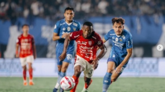 BRI Liga 1: Kalah 0-3 dari Persib Bandung, Stefano Cugurra Keluhkan Dukungan Supporter