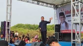 Kunjungi Muara Baru, Anies Didukung Warga Maju Pilkada Jakarta 2024