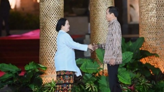 Jokowi dan Puan Maharani Joget Bareng di Acara World Water Forum, Ekspresinya Disorot Netizen