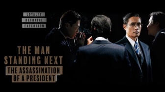 Aksi Brutal Tangan Kanan Presiden Zalim dalam Film 'The Man Standing Next'