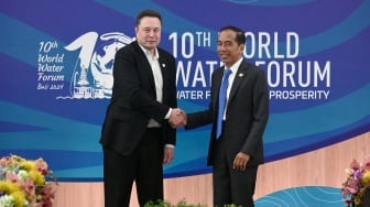 Bertemu di WWF, Jokowi Ajak Elon Musk Sediakan Internet Terjangkau di Indonesia