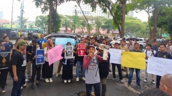 Tolak RUU Penyiaran, Jurnalis di Medan Demo di DPRD Sumut