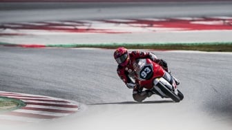 Siap Kibarkan Bendera Merah Putih, Fadillah Arbi Aditama Bakal Berlaga di Balap Dunia Moto3 di Spanyol