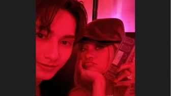 Jun SEVENTEEN Pamer Selfie Bareng Rihanna, Penggemar: Kapan Collab?