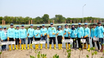 Pertamina Patra Niaga Regional JBB dan Sobat Bluwok Tanam Mangrove di Kepulauan Seribu