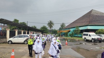 11 JCH Asal Lampung Menunda Keberangkatan ke Tanah Suci