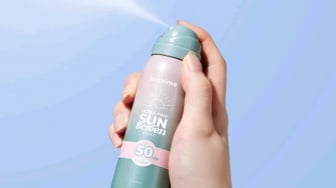 3 Rekomendasi Sunscreen Spray SPF 50, Anti Ribet dan Travel Friendly