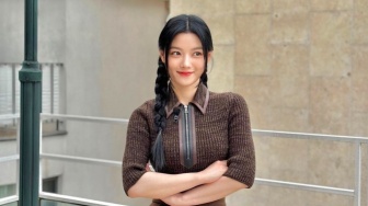 Tampil Anggun dan Elegan dengan 5 Ide Feminim Outfit ala Kim Yoo Jung