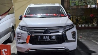 Mobil Pajero Sport Parkir di Tanah Kosong Makassar, Disebut Milik Syahrul Yasin Limpo