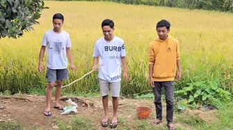 Betrand Peto Harus Mancing Ikan Dulu Demi Makan, Warganet Malah Salfok dengan Kaus yang Dipakai