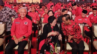 Tanpa Jokowi, Ganjar dan Mahfud Duduk Dampingi Megawati dalam Pembukaan Rakernas ke-V PDIP