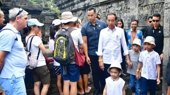 Tak Diundang Rakernas PDIP, Jokowi Pilih Jalan-jalan ke Candi Borobudur Bersama Keluarga