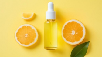 3 Rekomendasi Serum Vitamin C Diformulasikan Aman untuk Pemula